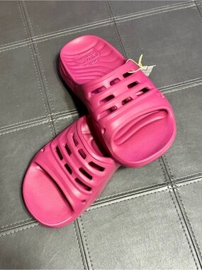 Men/WomenTeva Cherries Jubilee Ultra Comf Slide Sandals - W9 or M7